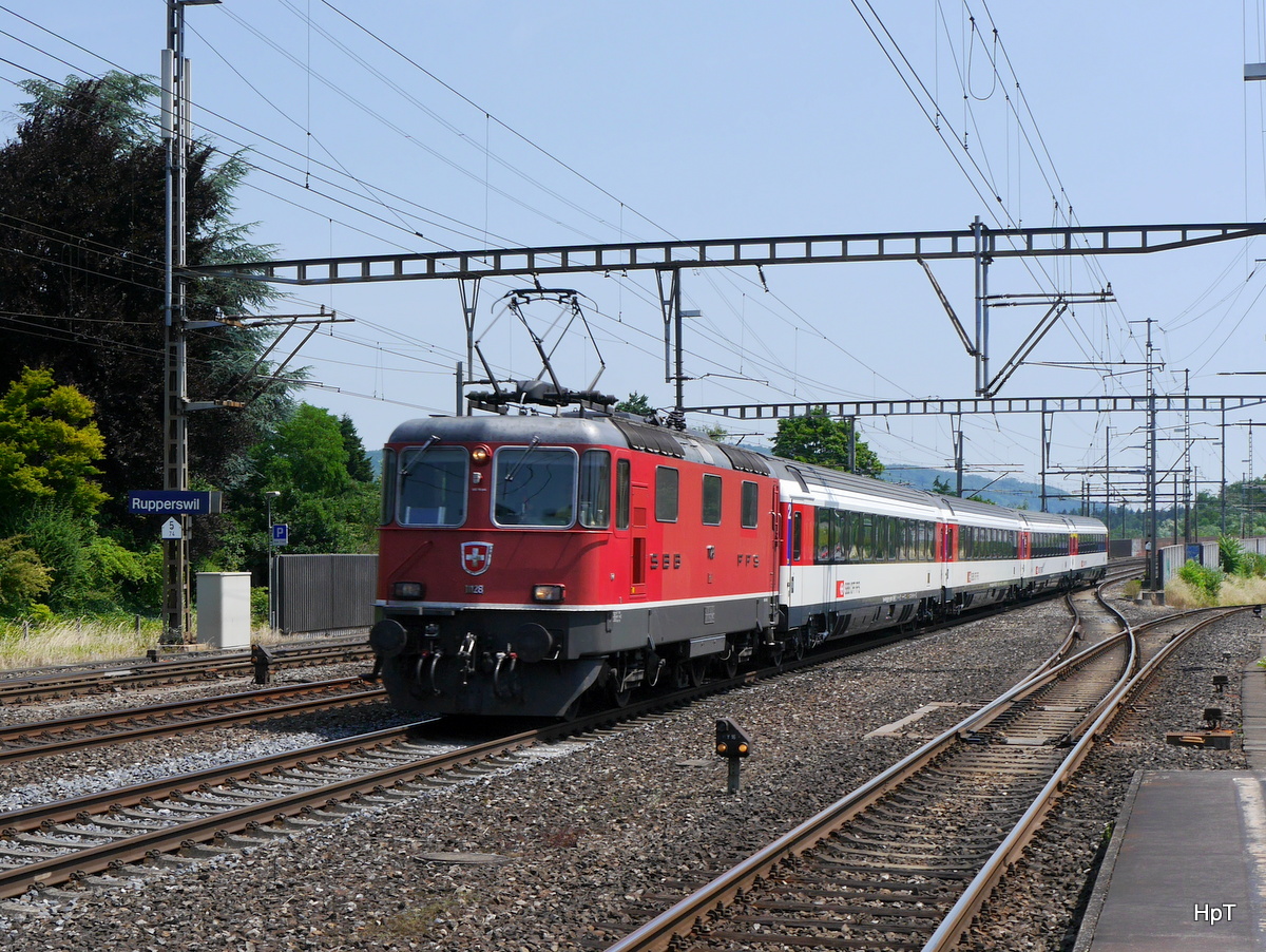 SBB - Re 4/4 11128 mit IC nach Basel am 11.07.2015