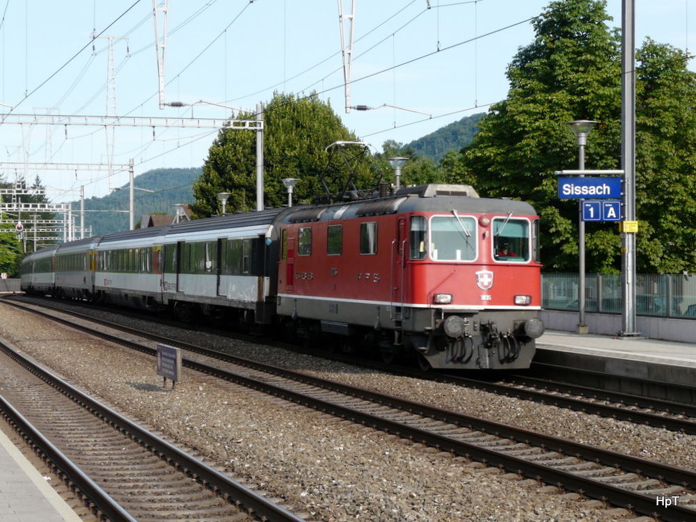 SBB - Re 4/4 11135 mit IR bei der einfahrt im Bahnhof Sissach am 18.08.2013