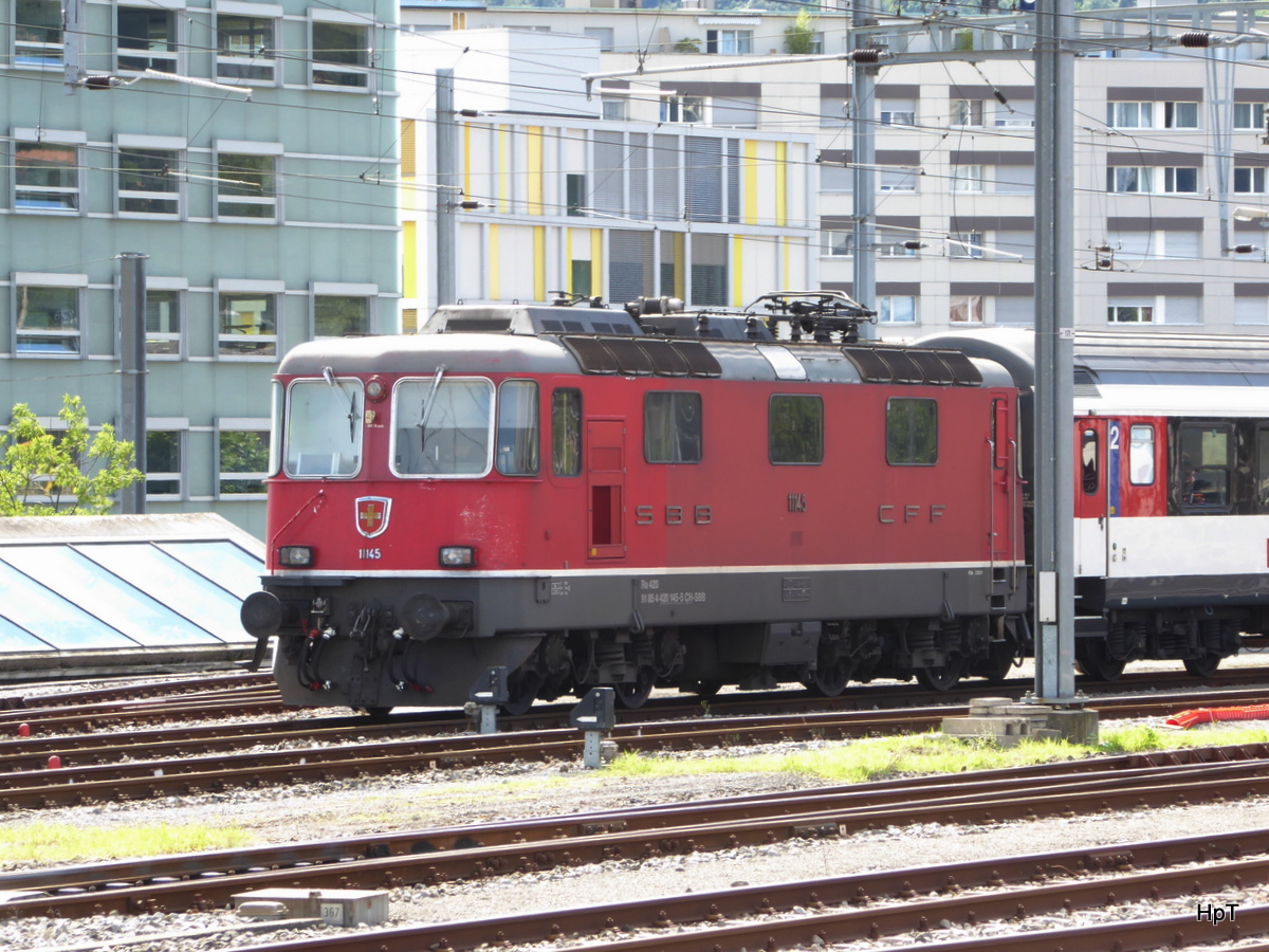 SBB - Re 4/4  11145 abgestellt im Bahnhofsareal in Biel am 13.07.2016