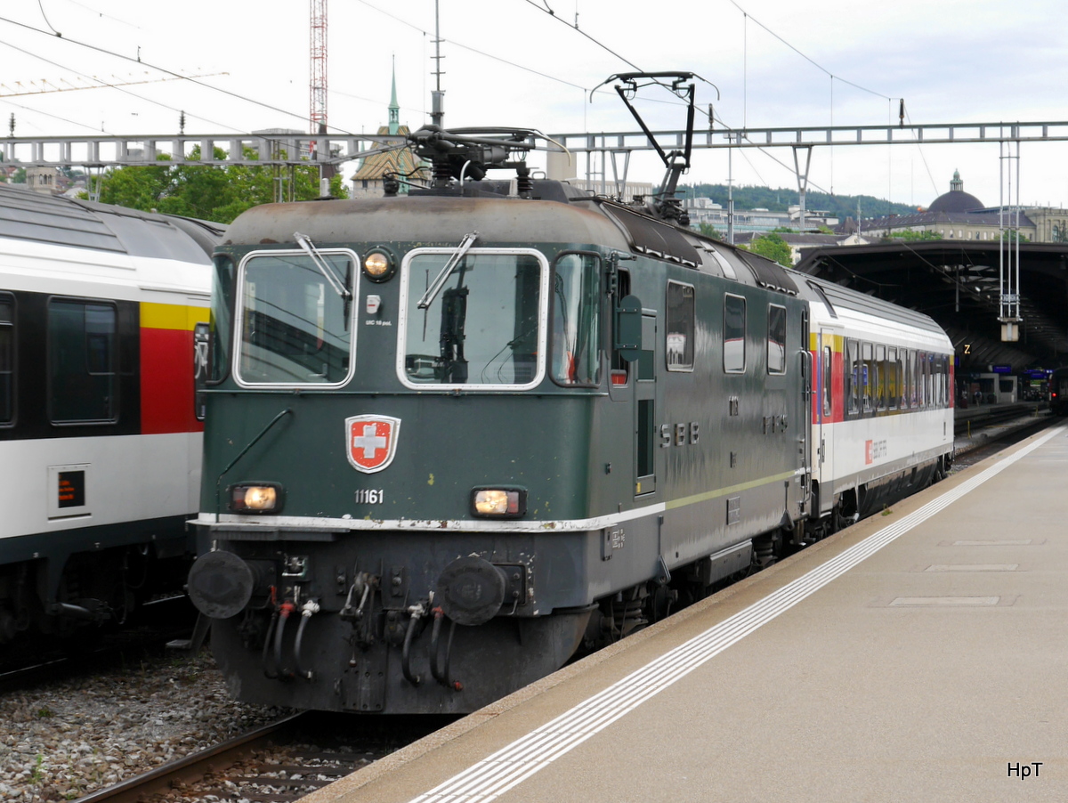 SBB - Re 4/4 11161  bei Rangierfahrt im HB Zürich am 26.07.2015