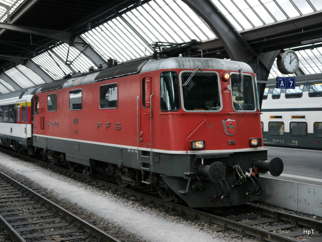 SBB - Re 4/4 11164 im HB Zürich am 28.02.2015