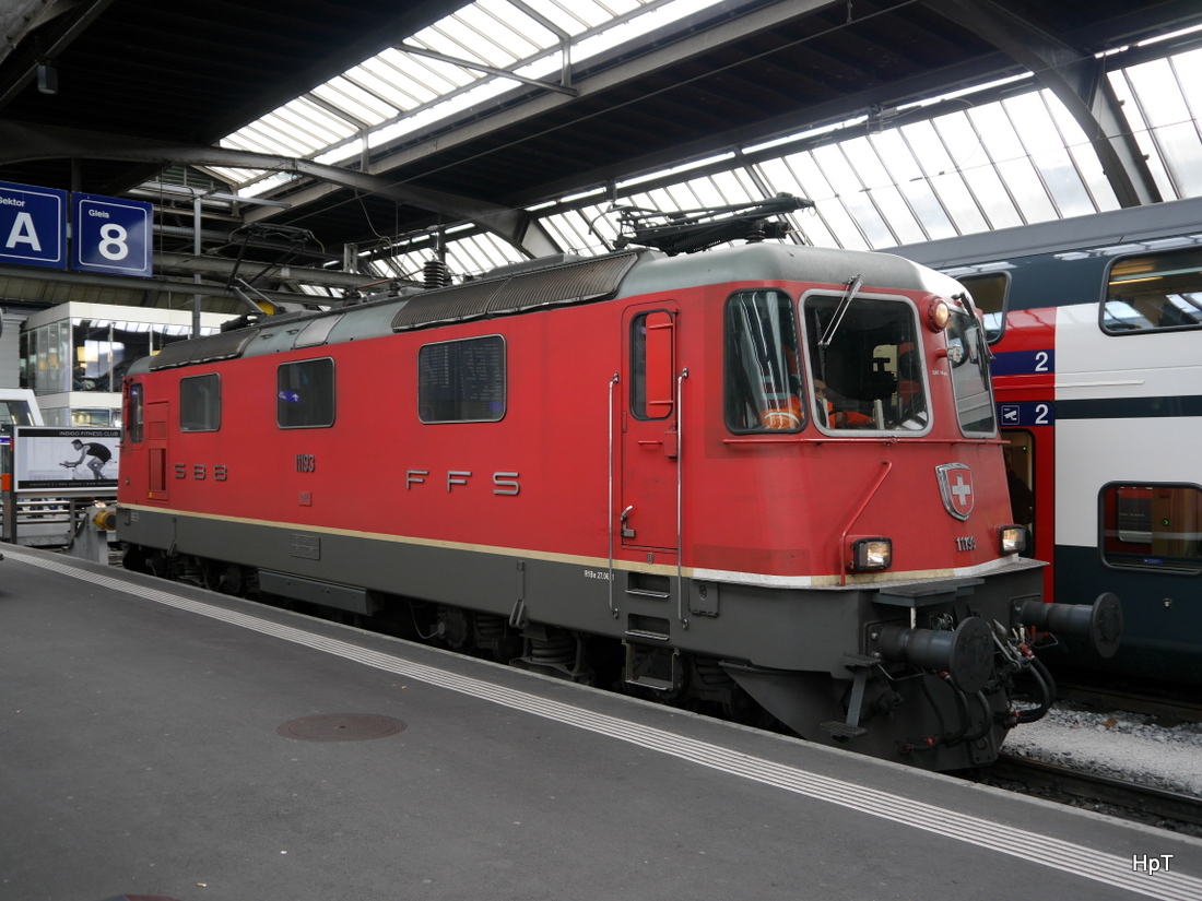 SBB - Re 4/4  11193 im HB Zürich am 31.01.2015
