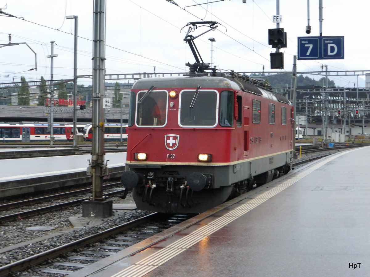 SBB - Re 4/4 11197 bei Rangierfahrt im Bahnhof Luzern am 01.08.2015