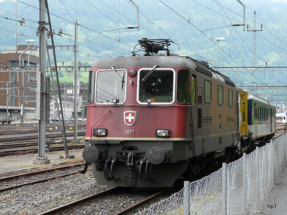 SBB - Re 4/4  11277 im Bahnhofsareal in Arth-Goldau am 29.05.2014