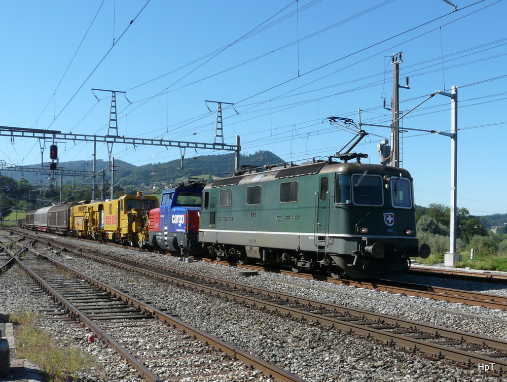 SBB - Re 4/4  11309 vor Gterzug in Palzieux am 03.09.2013