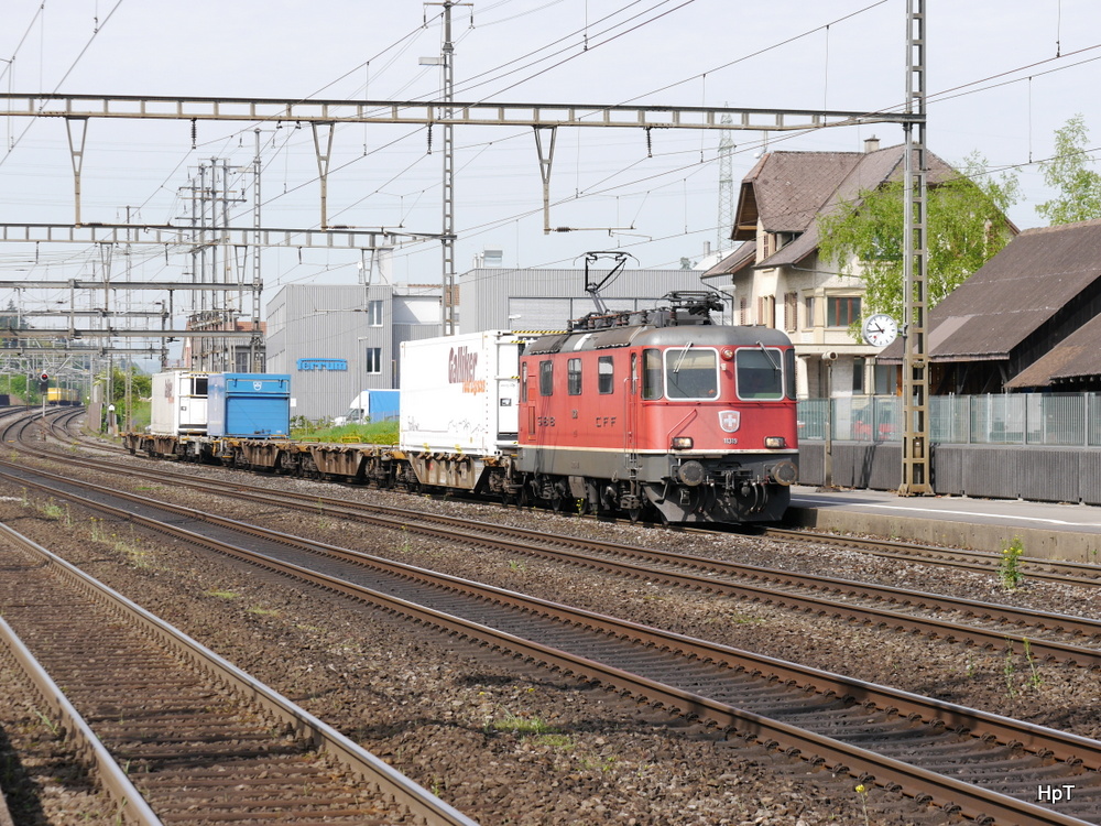 SBB - Re 4/4 11319 vor Güterzug bei der durchfahrt im Bahnhof Rupperswil am 25.04.2014