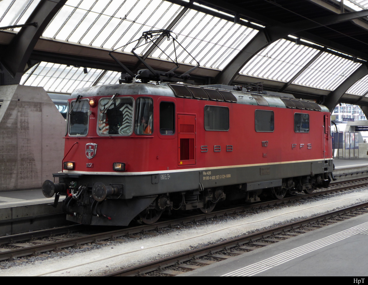 SBB - Re 4/4  420 127-3 in HB Zürich am 06.07.2019