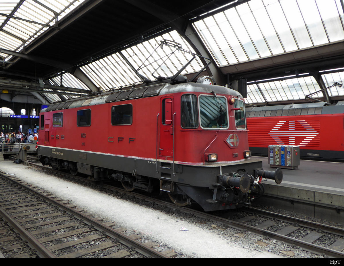 SBB - Re 4/4  420 133-1 im HB Zürich am 06.07.2019