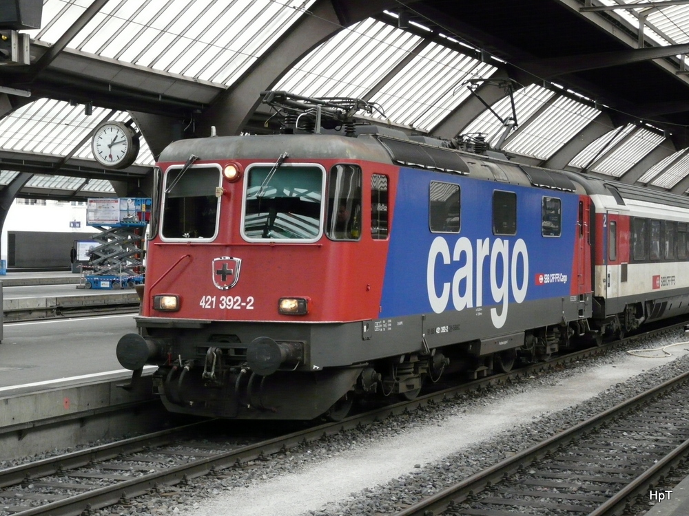 SBB - Re 4/4  421 392-2 im HB Zürich am 16.02.2014