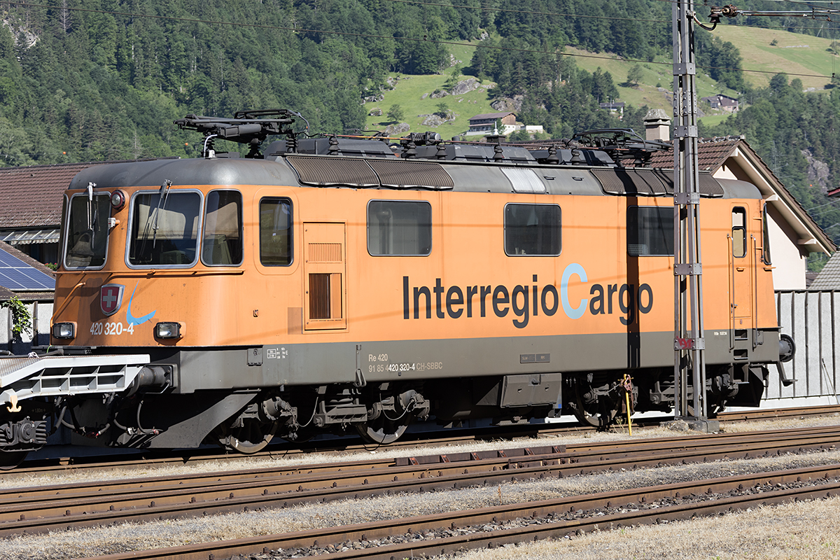 SBB, Re 4/4II, 420 320-4, 17.06.2017, Erstfeld



