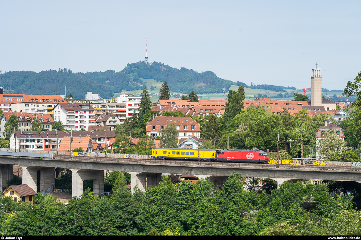 SBB Re 460 053 mit Funkmesswagen Mewa 12 am 22. Mai 2020 auf dem Lorraineviadukt in Bern.