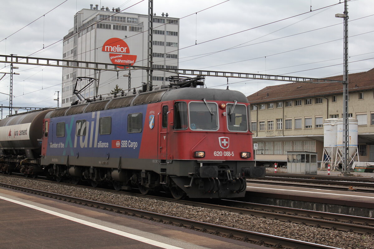 SBB Re 620 088-5  Linthal  am 07. September 2011 bei der Durchfahrt in Herzogenbuchsee.