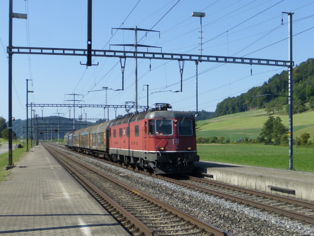 SBB - Re 6/6 11615 mit Güterwagen bei der durchfahrt im Bahnhof Riedtwil am 31.08.2015