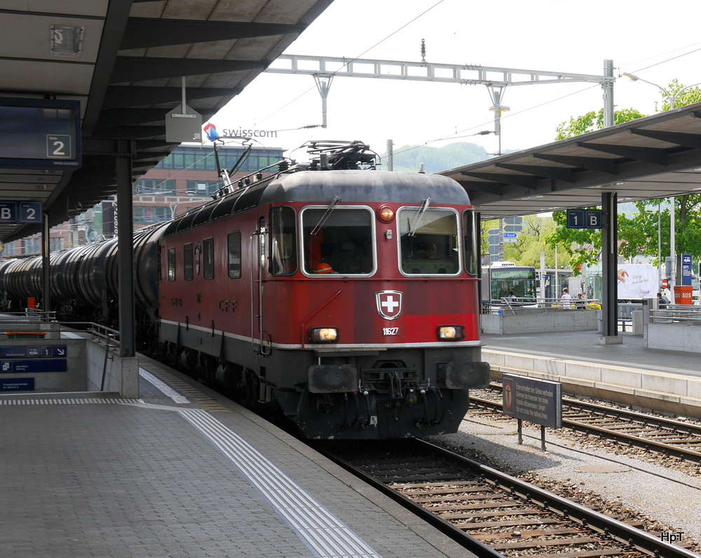 SBB - Re 6/6  11627 mit Güterzug bei der durchfahrt im Bahnhof Olten am 25.04.2014