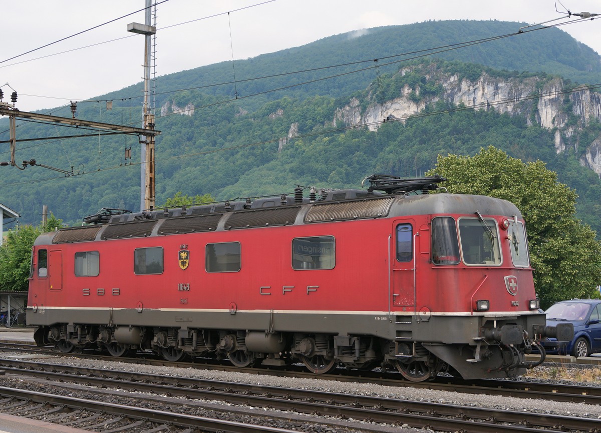 SBB: Re 6/6 11648  AIGLE  in Oensingen am 16. Juni 2015.
Foto: Walter Ruetsch