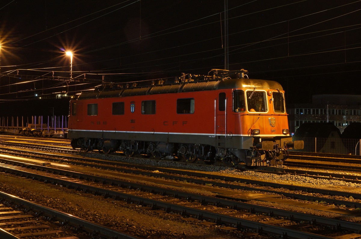 SBB: Re 6/6 11652  KERZERS  am 18. März 2015 um 04.48 h aufgenommen in Olten-Hammer.
Foto: Walter Ruetsch    