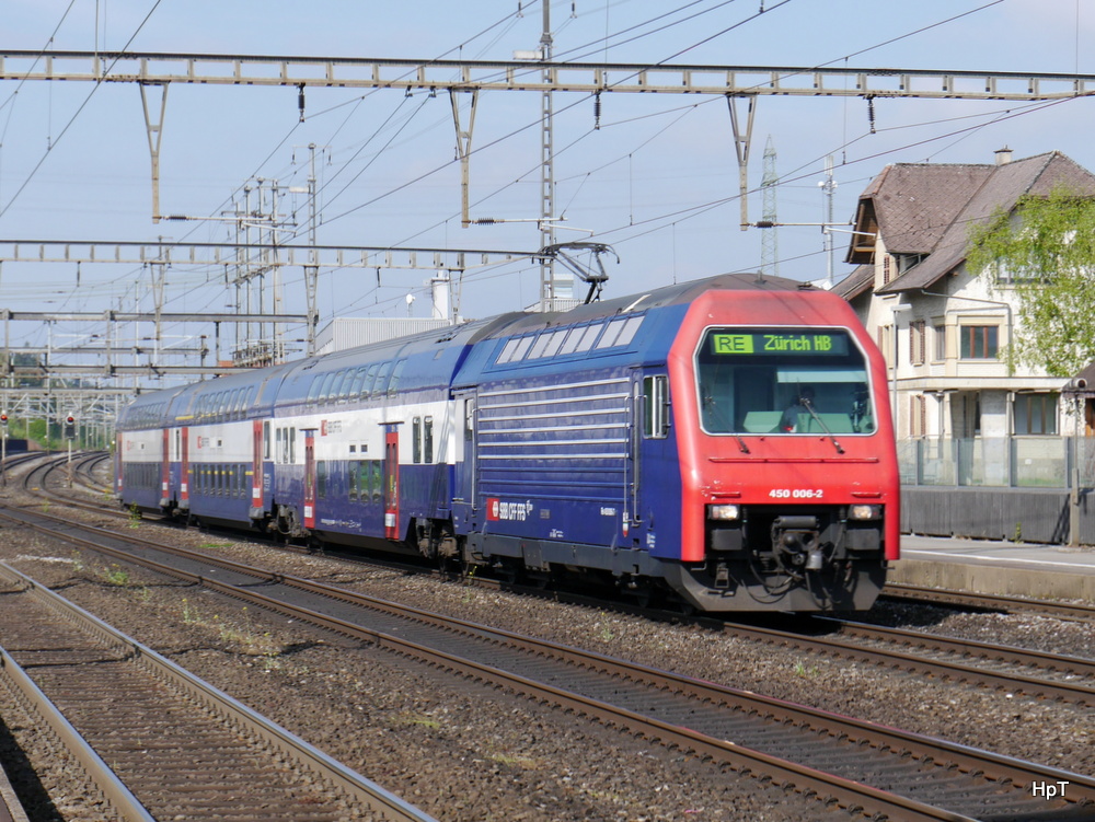 SBB - RE Aarau - Zürich mit der Lok 450 006-2 bei der durchfahrt in Rupperswil am 20.04.2014