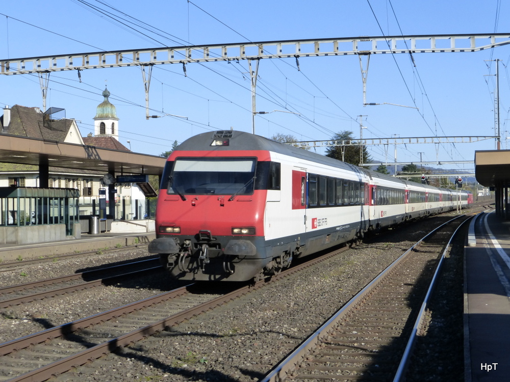 SBB - RE  bei der durchfahrt im Bahnhof Rupperswil am 26.10.2014