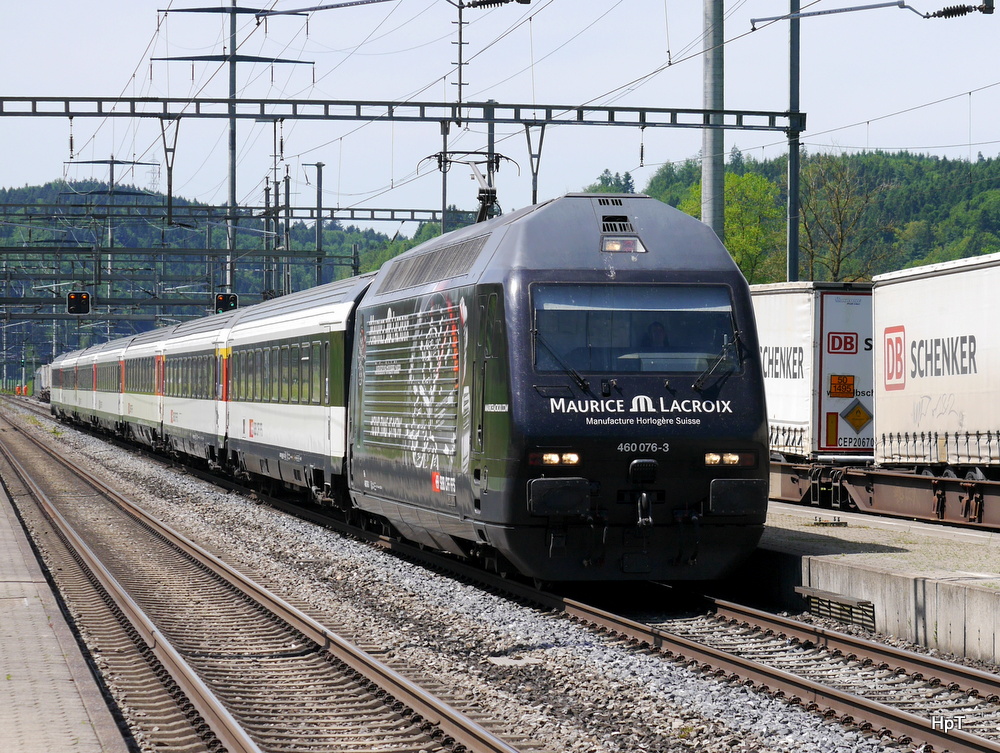 SBB - Re Bern - Zürich mit der Werbelok 460 076-3 bei der durchfahrt im Bahnhof Wynigen am 20.05.2014