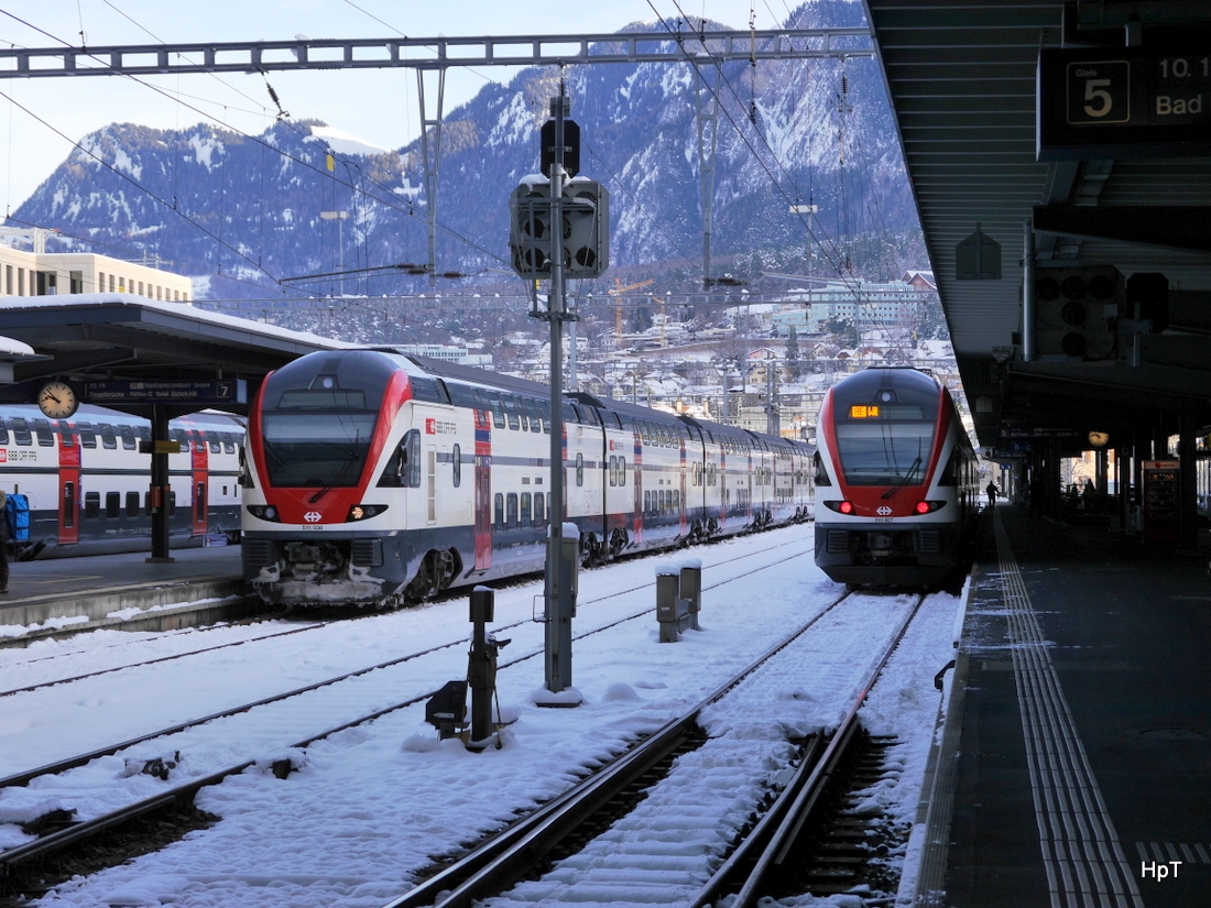 SBB - RE nach Zürich und RE nach Will im Bahnhof von Chur am 02.01.2015