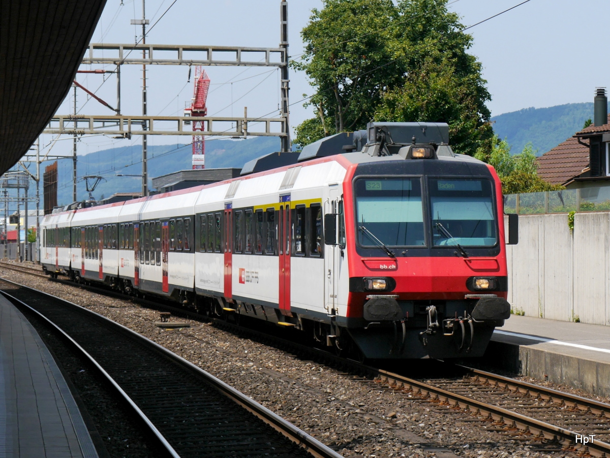 SBB - Regio nach baden bei der einfahrt in den Bahnhof von Lenzburg am 11.07.2015