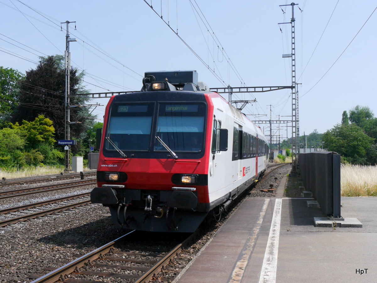 SBB - Regio nach Langenthal bei der einfahrt im Bahnhof Rupperseil am 11.07.2015
