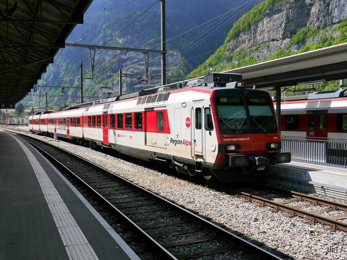 SBB - Regio nach Monthey im Bahnhof von St.Maurice am 09.05.2017