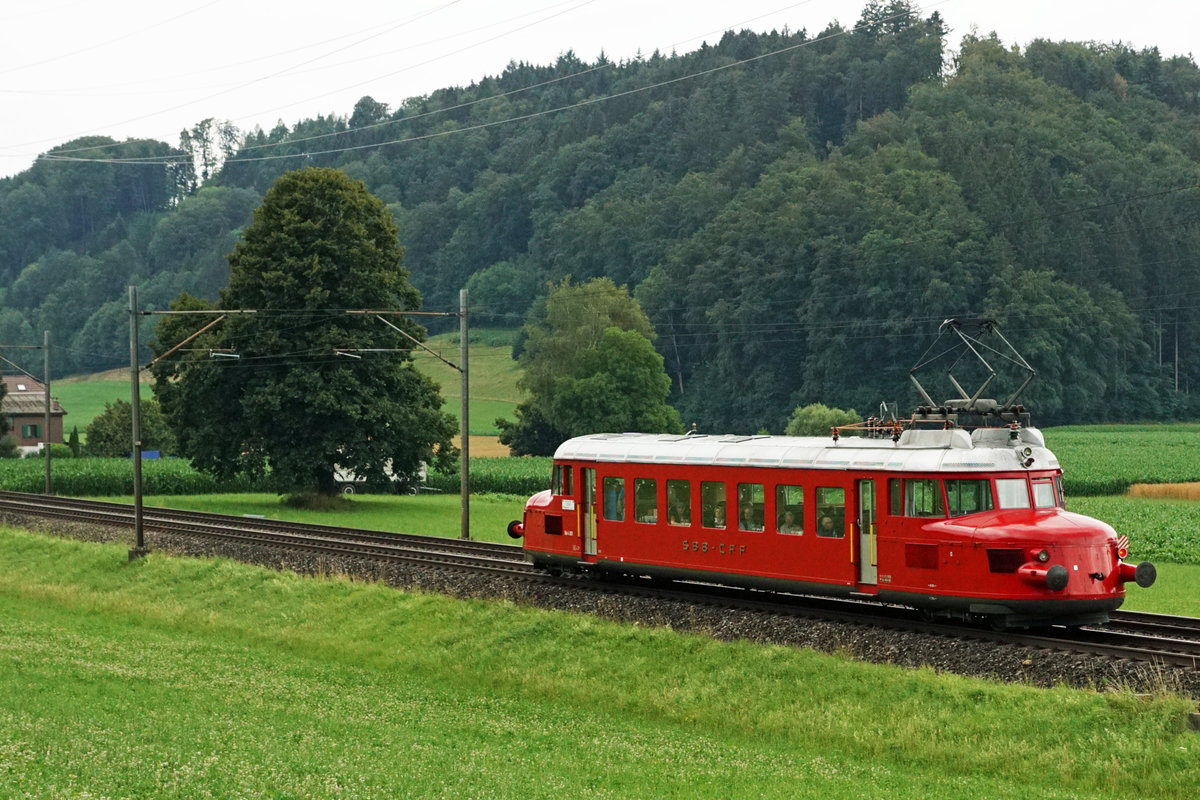SBB Rote Pfeil von SBB HISTORIC auf Sonderfahrt.
RAe 2/4 1001 bei Riedtwil am 15. Juli 2020.
Foto: Walter Ruetsch