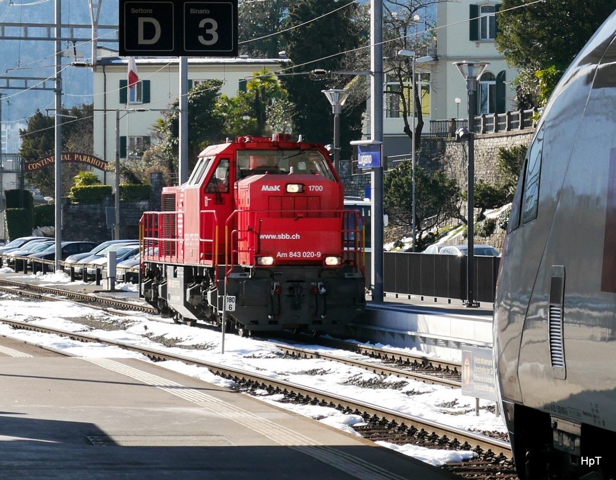 SBB - Schnappschuss der Am 843 020-9 bei der durchfahrt im Bahnhof Lugano am 10.03.2016