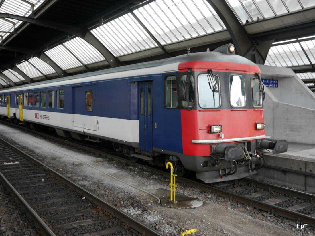 SBB - Steuerwagen / Personen und Gepäck/Fahrradabteil 2 KL .  BDt 50 85 82-33 985-1 im HB Zürich am 31.01.2015