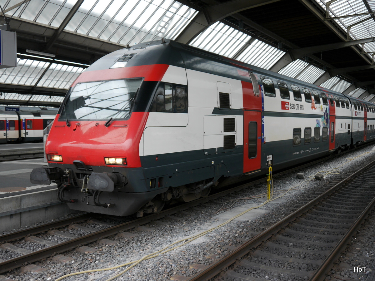 SBB - Steuerwagen Bt 50 85 26-94 937-7 im HB Zürich am 26.07.2015