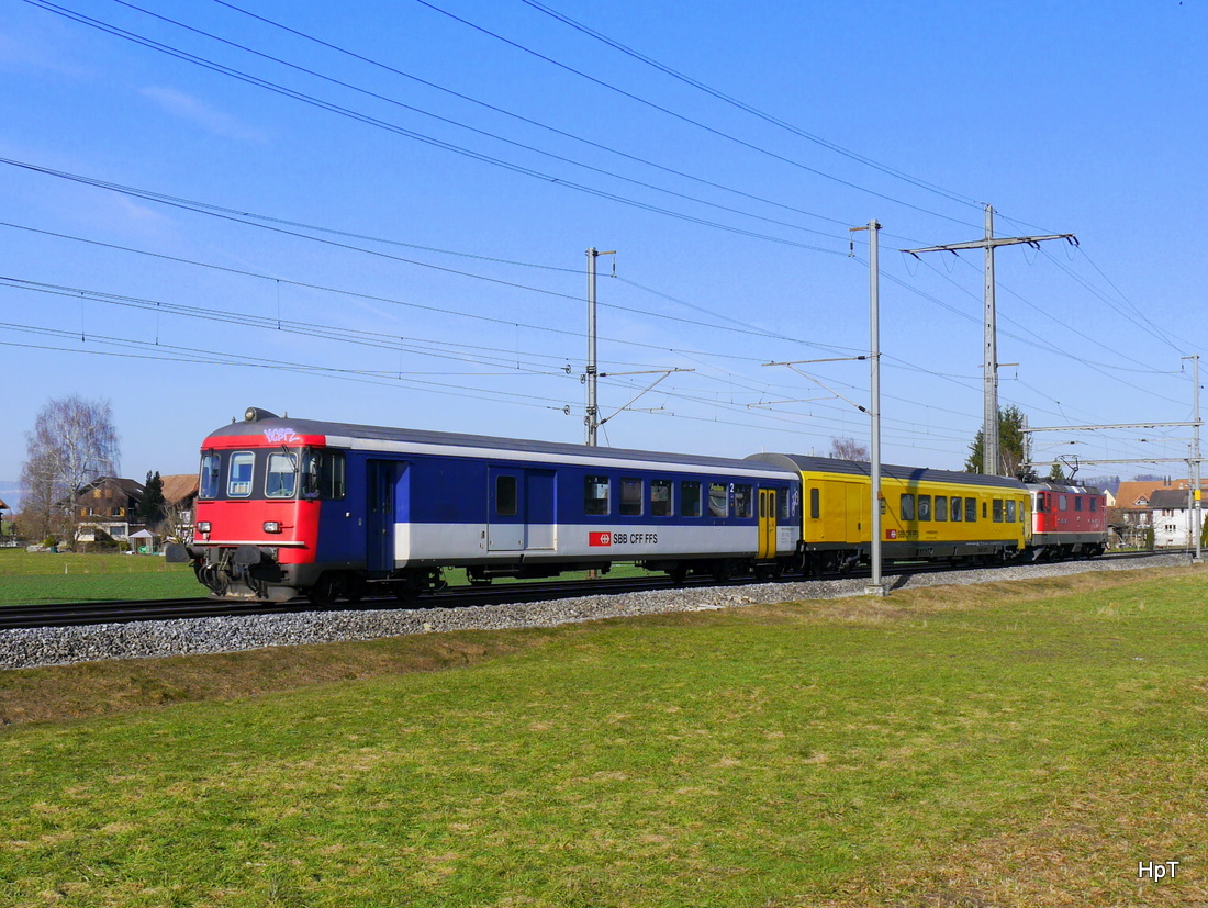 SBB - Test/Messzug mit dem Steuerwagen BDt 50 85 82-33 984-4 an der Spitze unterwegs bei Lyssach am 20.02.2015