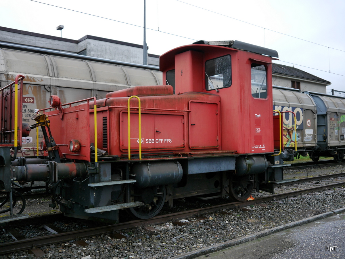 SBB - Tm 2/2 ??? ohne Betriebsnummer abgestellt im Güterbahnhof von Biel am 31.03.2018