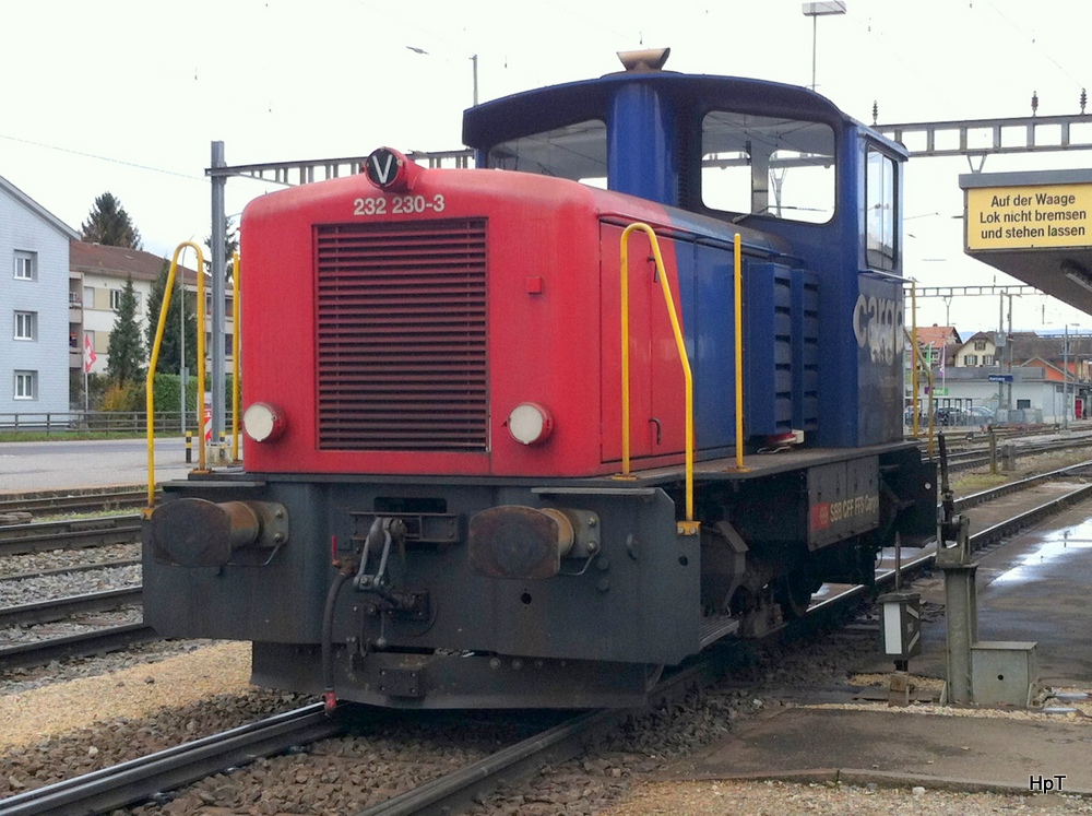 SBB - Tm 2/2 232 230-3 im Bahnhofsareal in Aarberg am 16.11.2014