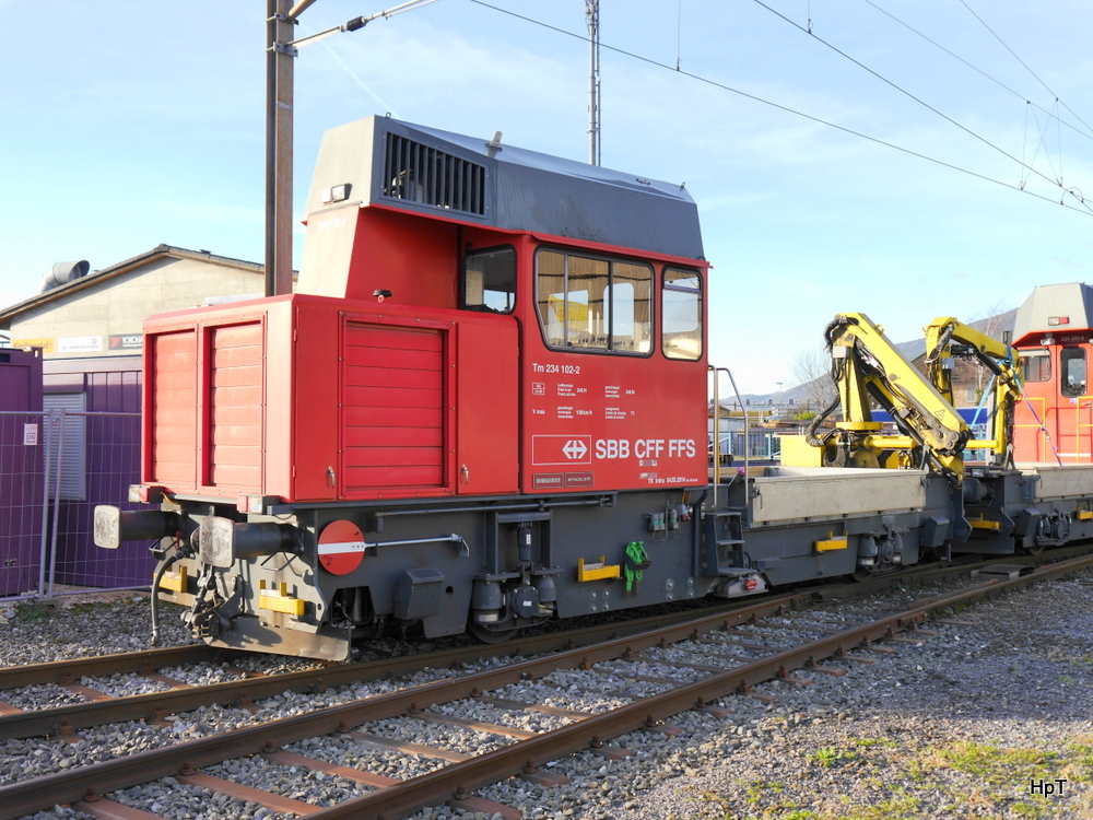 SBB - Tm 2/2 234 102-2 im Güterbahnhof Biel am 14.12.2014