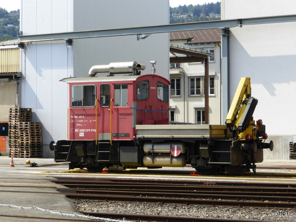 SBB - Tm 232 007-5 im Areal des IW Biel ..Foto vom 10.08.2014 .. Standort des Fotografen ausserhalb der IW Biel