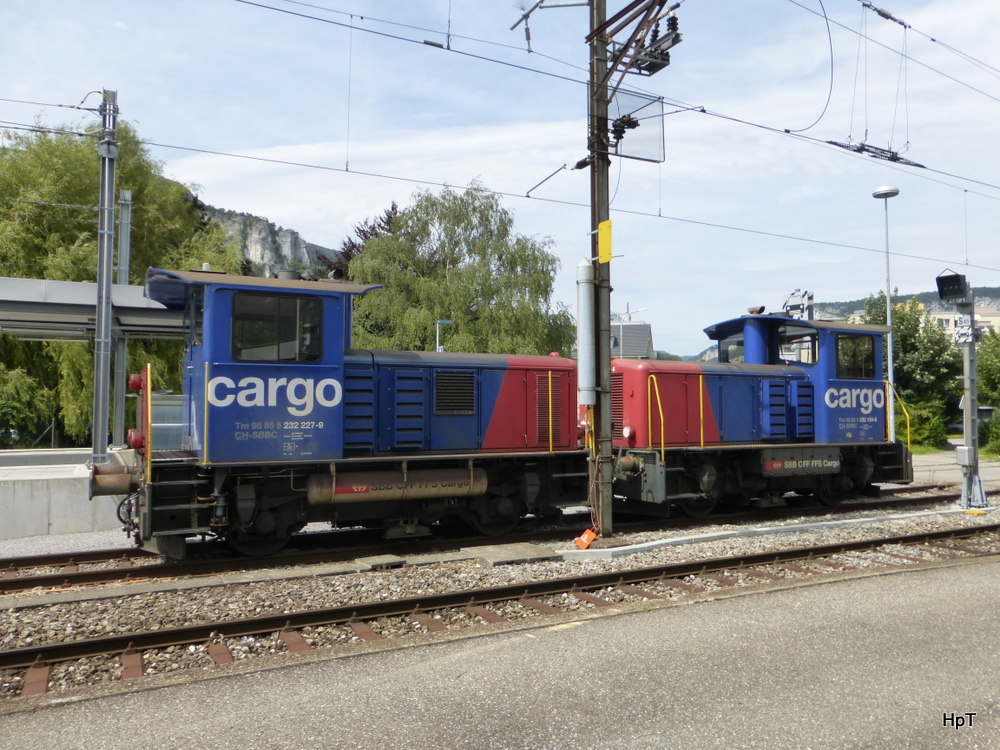 SBB - Tm 232 227-9 und Tm 232 139-6 im Bahnhofsareal von Oensingen am 10.08.2014