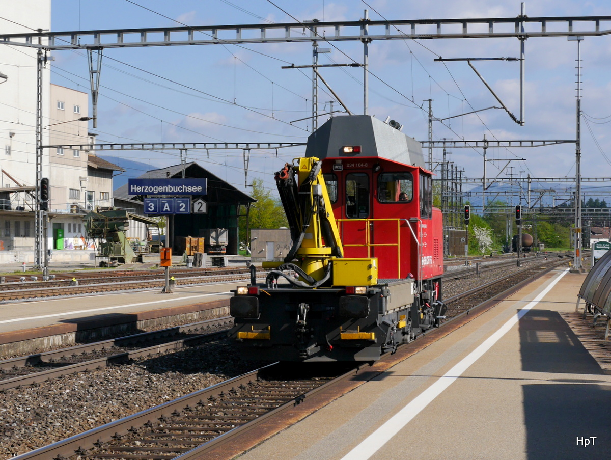 SBB - Tm 234 104-8 bei der durchfahrt im Bahnhof von Herzogenbuchsee am 13.04.2017
