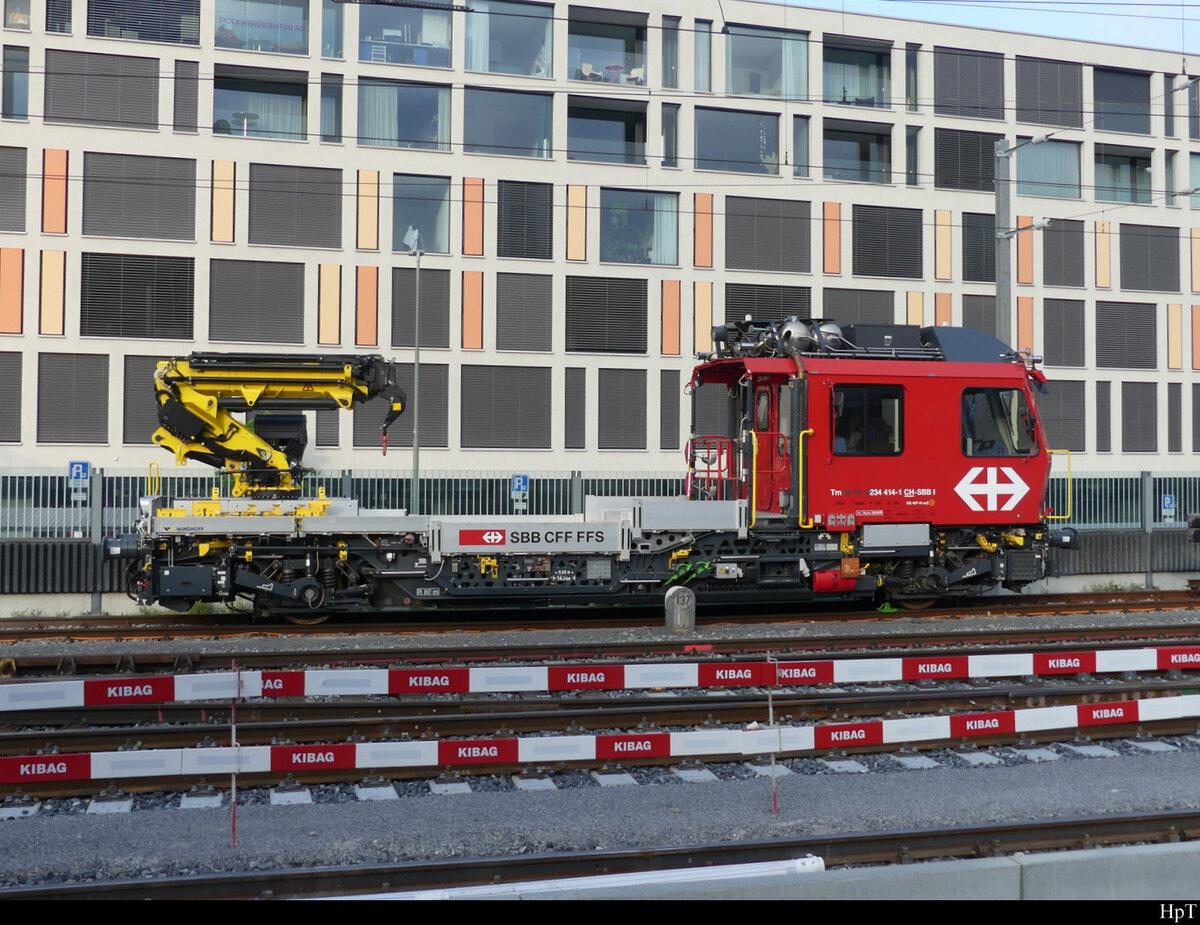 SBB - Tm  234 414-1 abgestellt auf Baustelle im Bahnhof Thun am 4.05.2022
