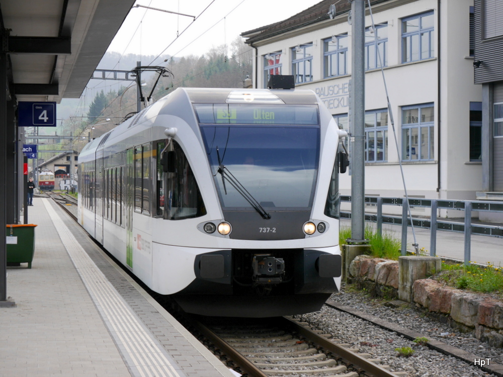 SBB - Triebwagen RABe 2/6 526 737-2 in Sissach am 06.04.2014