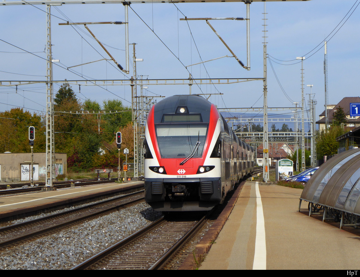 SBB - Triebwagen RABe 511 016 bei der einfahrt im Bahnhof Herzogenbuchsee am 20.10.2020