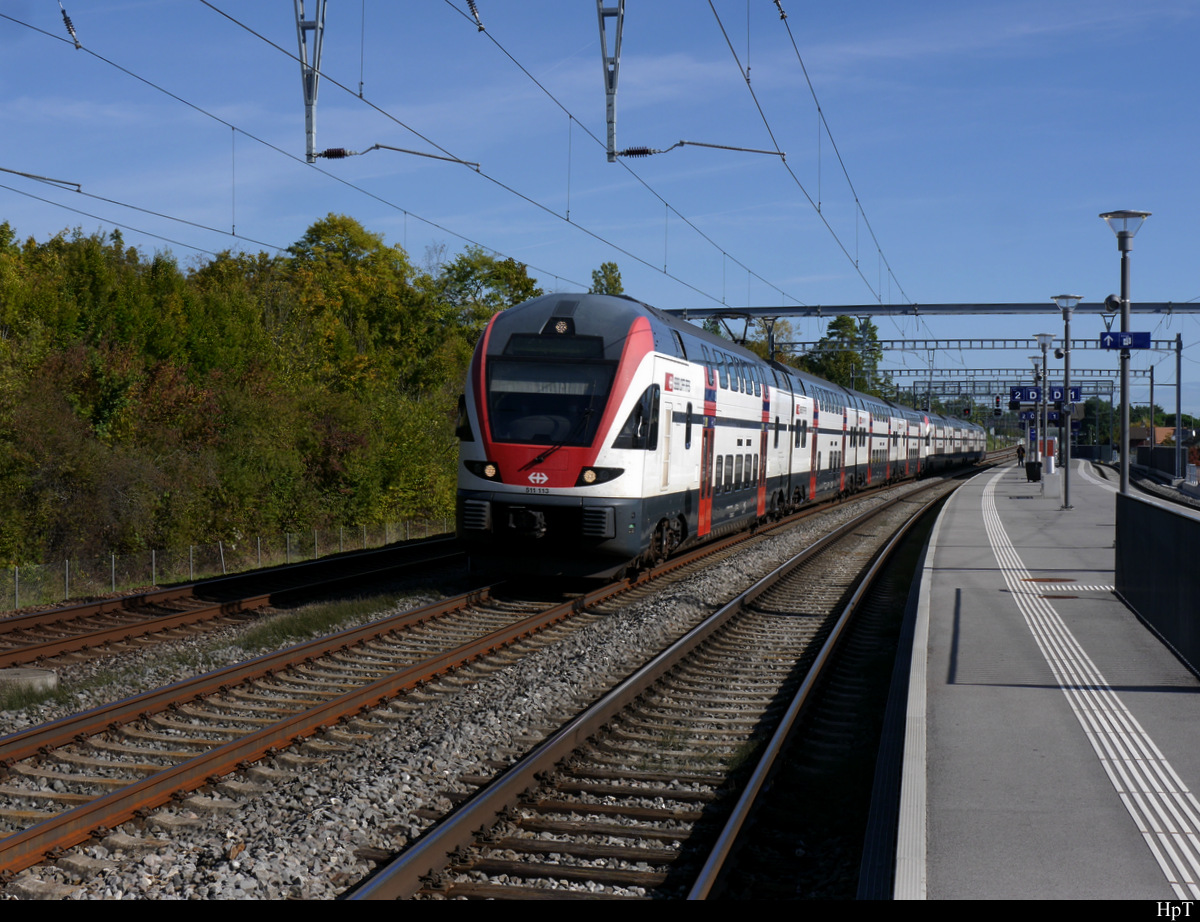 SBB - Triebzüge RABe 511 113 und  511 ??? bei der durchfahrt im Bahnhof Mies am 08.10.2020