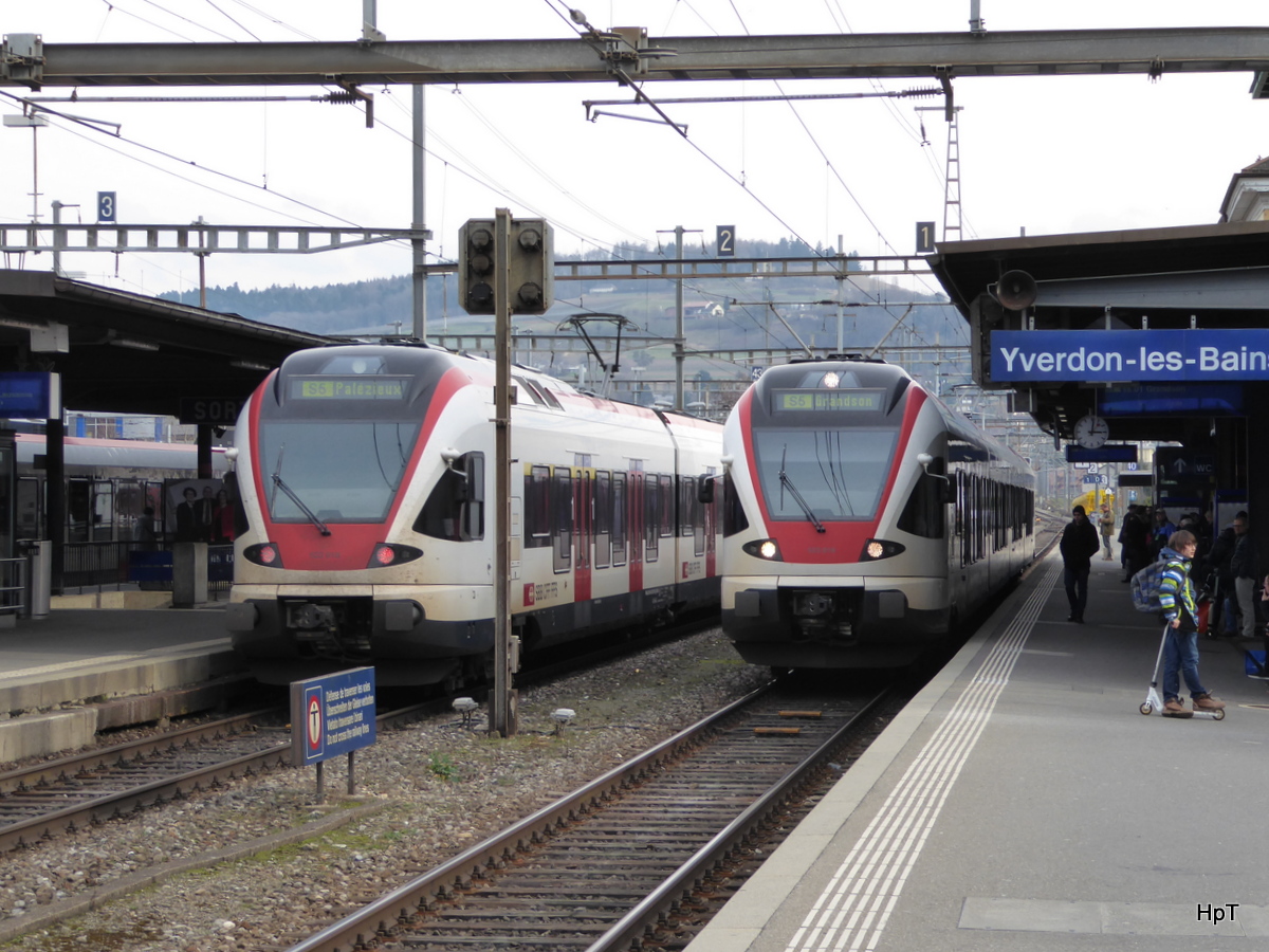 SBB - Triebzüge RABe 523 018 und 523 019 im Bahnhof von Yverdon les Bains am 18.02.2016