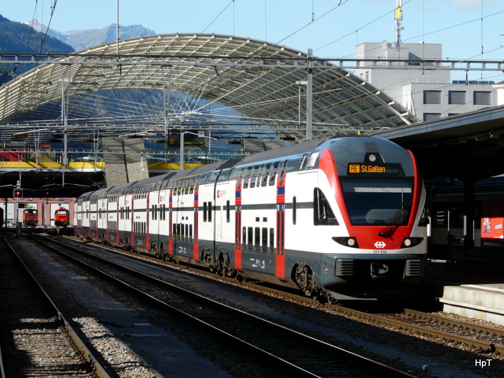SBB - Triebzug RAB 511 018-9 im Bahnhof Chur als RE nach St. Gallen am 20.09.2013