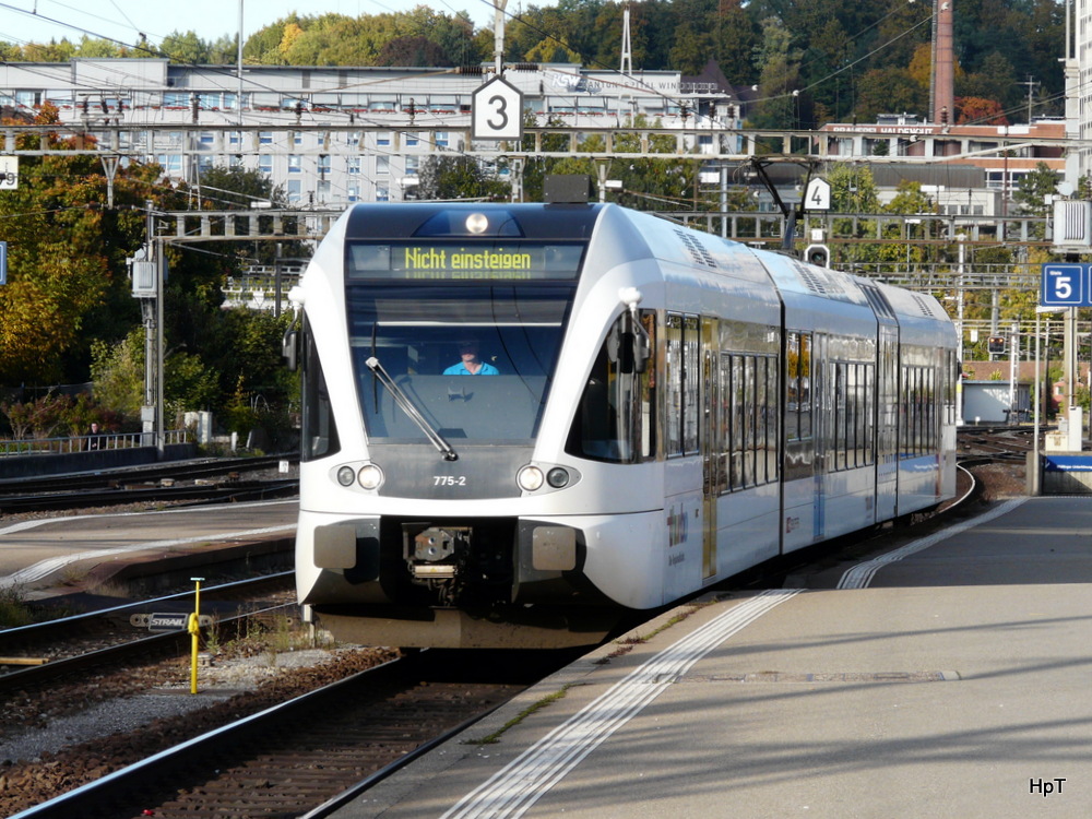 SBB - Triebzug RABe 2/8  526 775-2 bei der einfahrt im Bahnhof Winterthur am 17.10.2013