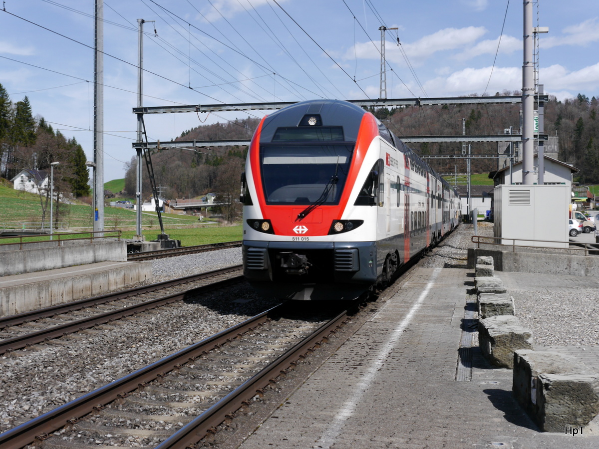 SBB - Triebzug RABe 511 015 unterwegs nach Bern bei der durchfahrt in Riedwil am 03.04.2018