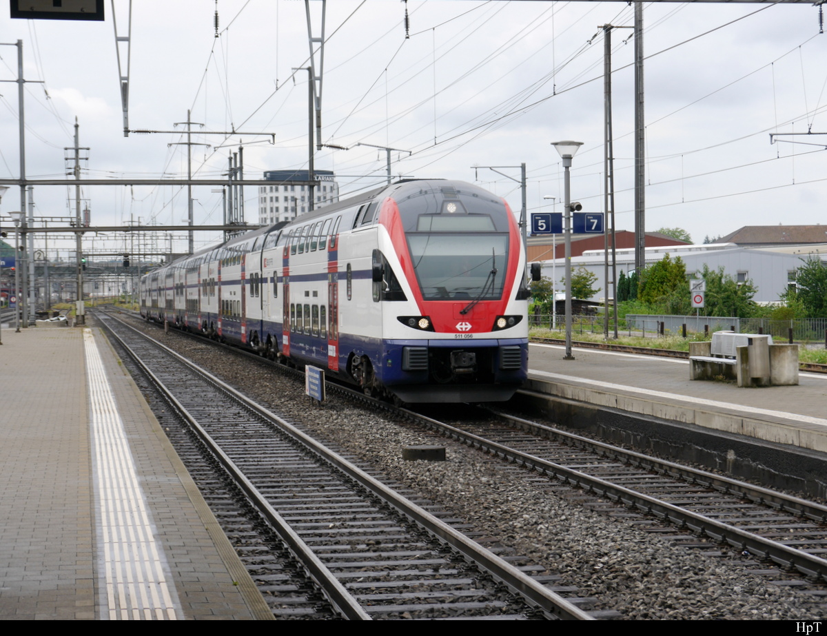 SBB - Triebzug RABe 511 056 bei der einfahrt im Bahnhof von Prattelen am 21.07.2018