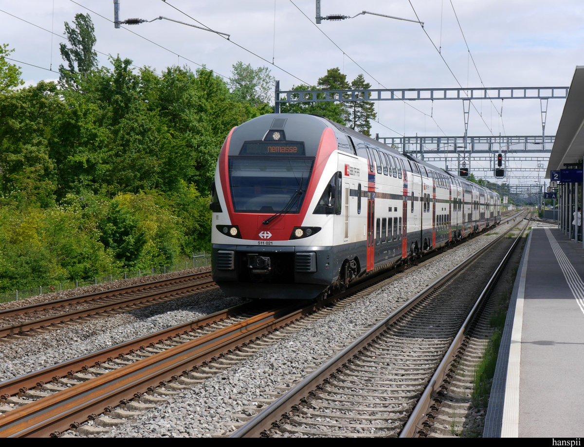 SBB - Triebzug RABe 511 021 bei der Durchfahrt im Bahnhof Mies am 12.05.2020