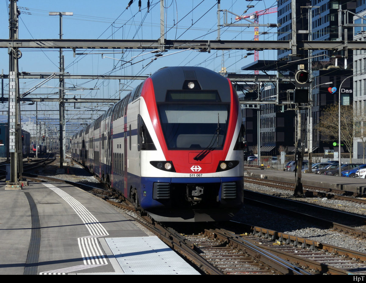 SBB - Triebzug RABe 511 067 bei der einfahrt im Bahnhof Altstetten am 21.02.2021