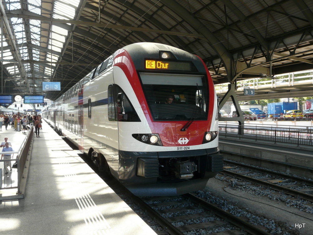 SBB - Triebzug RABe 511 024-7 im Bahnhof St. Gallen als RE nach Chur am 05.09.2013